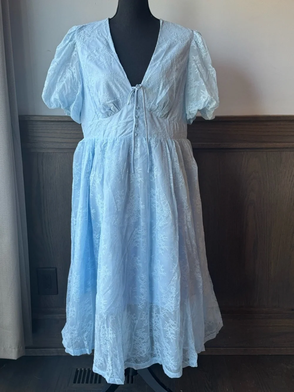 Women's Light Blue Lace Midi Dress with Puff Sleeves 3x - Picture 2 of 8